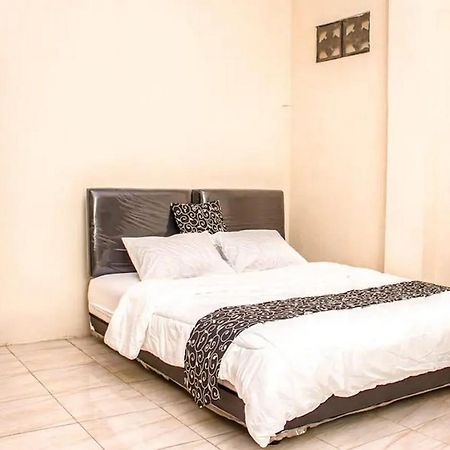 Samar Wulu Guest House Syariah Mitra Reddoorz Near Ketapang Exterior photo